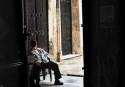 cuidador-en-la-catedral-de-lahabana